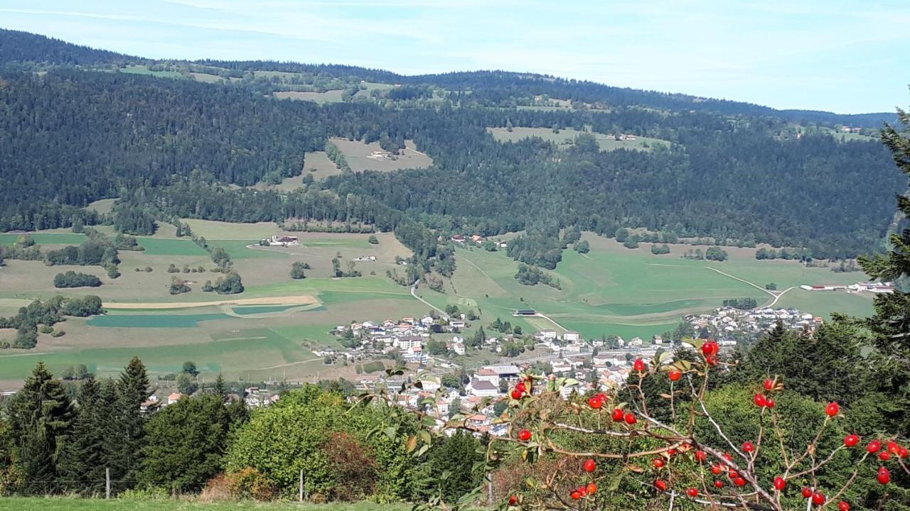 Halte Au Pied Du Creux Du Van Travers Exterior photo