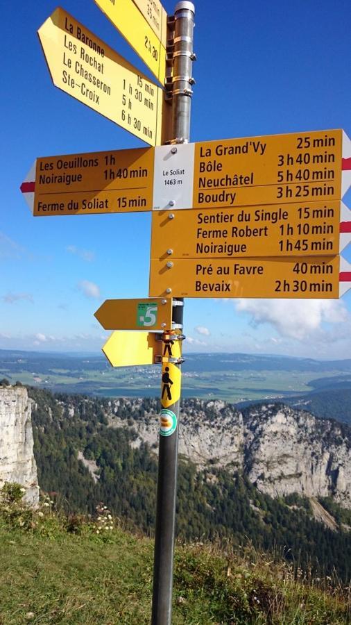 Halte Au Pied Du Creux Du Van Travers Exterior photo