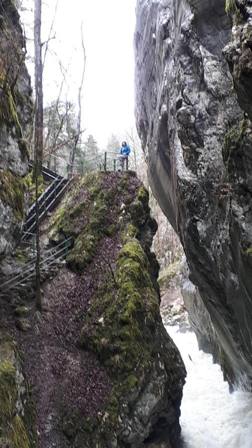 Halte Au Pied Du Creux Du Van Travers Exterior photo