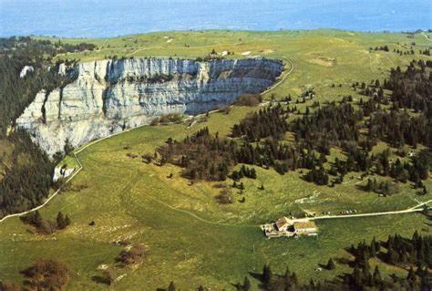 Halte Au Pied Du Creux Du Van Travers Exterior photo